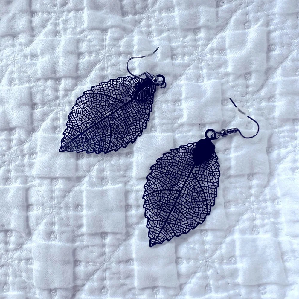 Black Filigree Leaf Drop Earrings | Lightweight Boho Jewelry - Picture 1 of 3